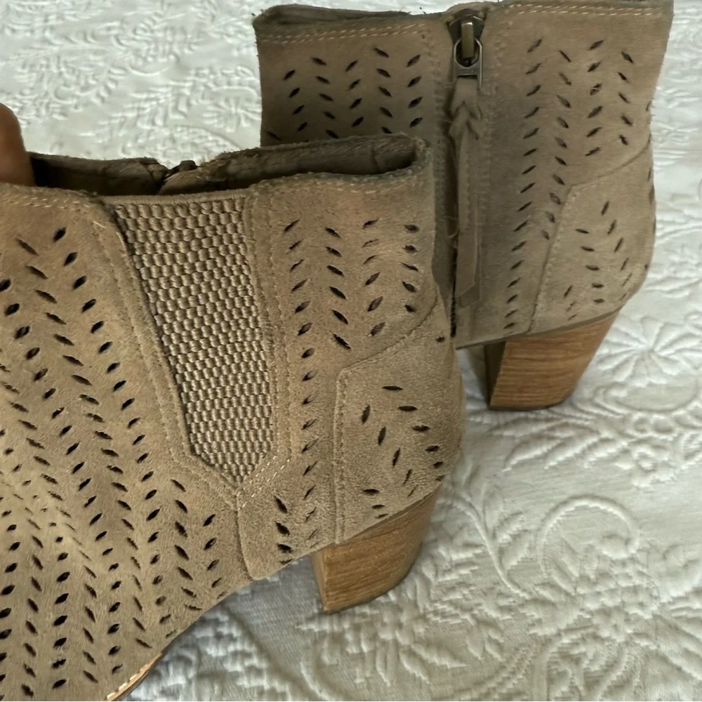 Toms Desert Perforated Taupe Peep Toe Ankle Booties size 9